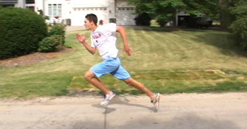 runner-has-long-leg-in-back